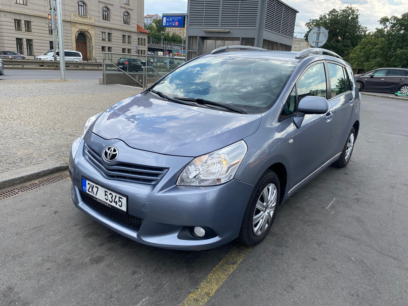 Toyota Corolla Verso — YellowRent